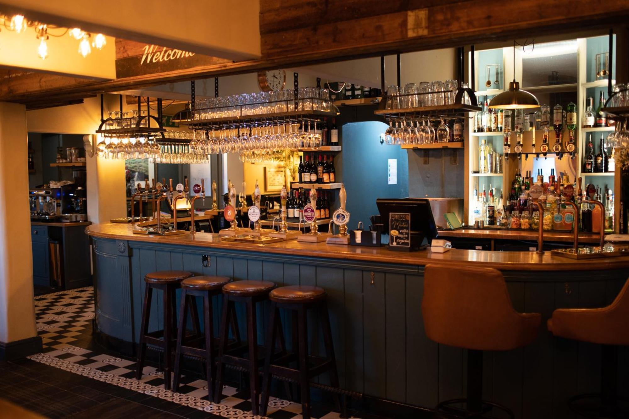 The Dog In Over Peover Knutsford Bagian luar foto