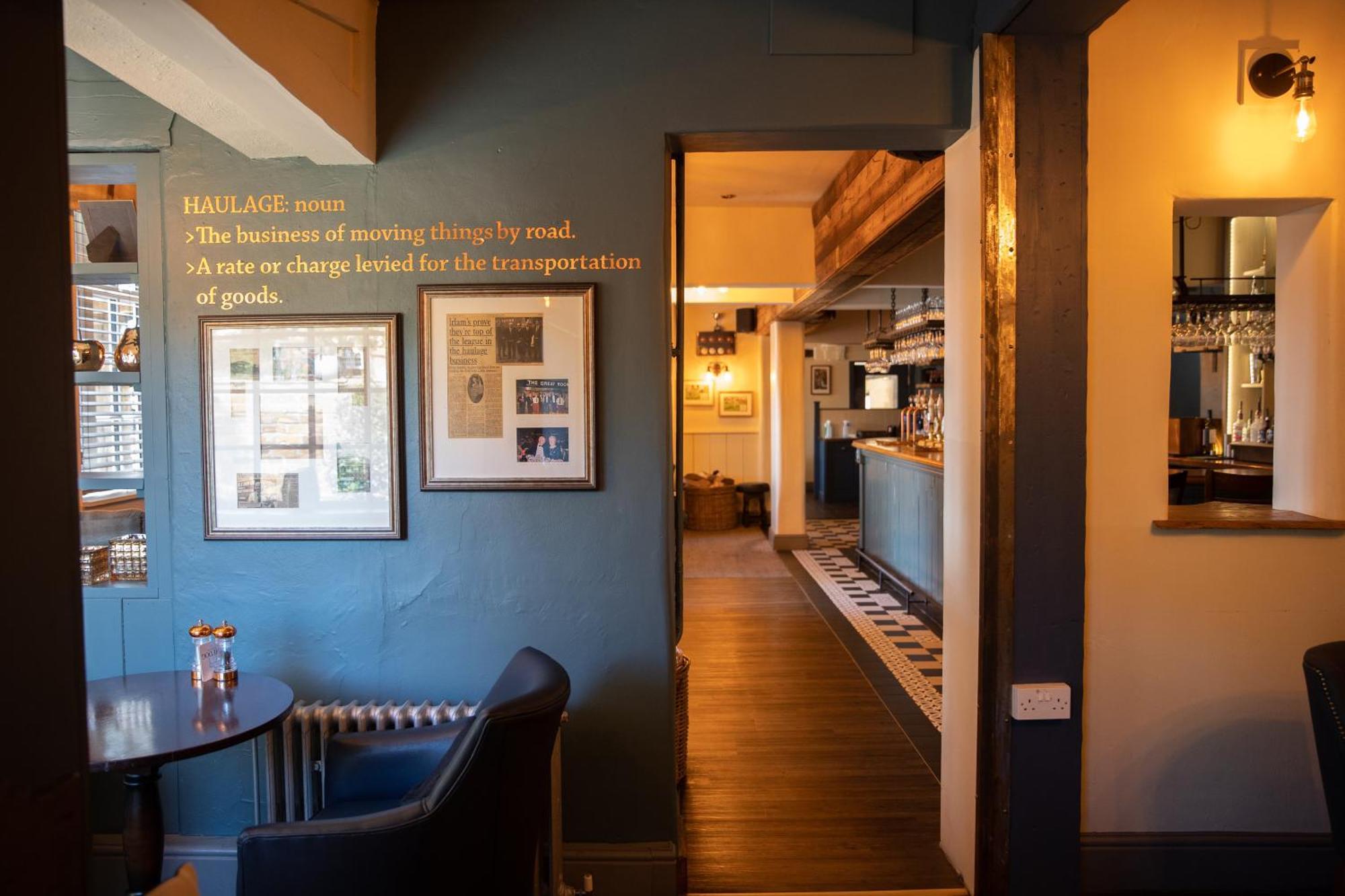 The Dog In Over Peover Knutsford Bagian luar foto